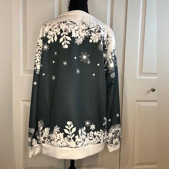 NWOT Winter Snowman Sweatshirt, Snowflakes, Large, Dark Gray - Picture 4 of 6
